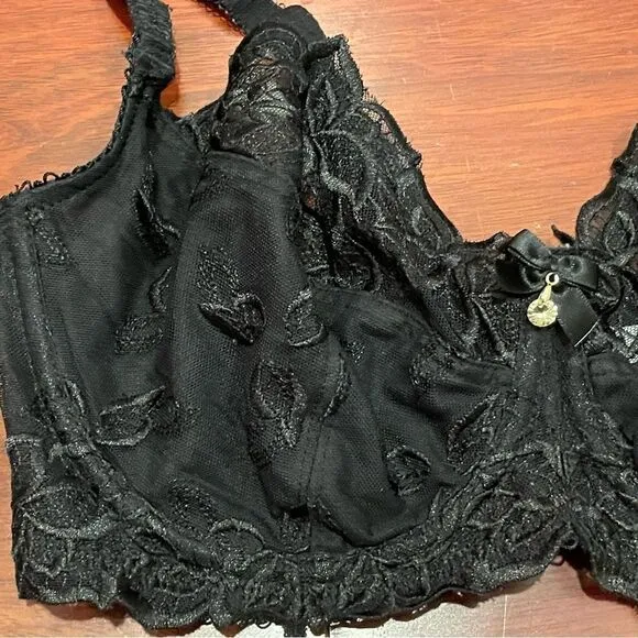 Beautiful and sexy black bra from Femina