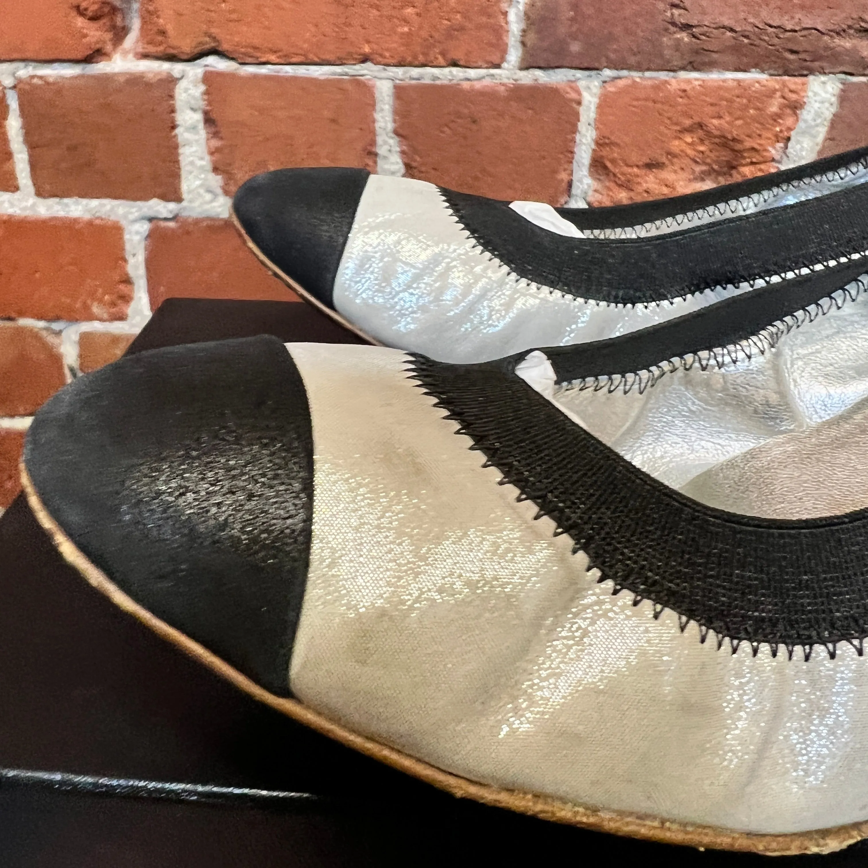 CHANEL 'ballet flats' silver pumps