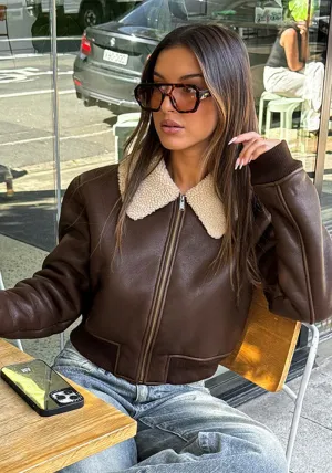 Cropped Faux Leather Jacket with Plush Turndown Collar for Effortless Warmth
