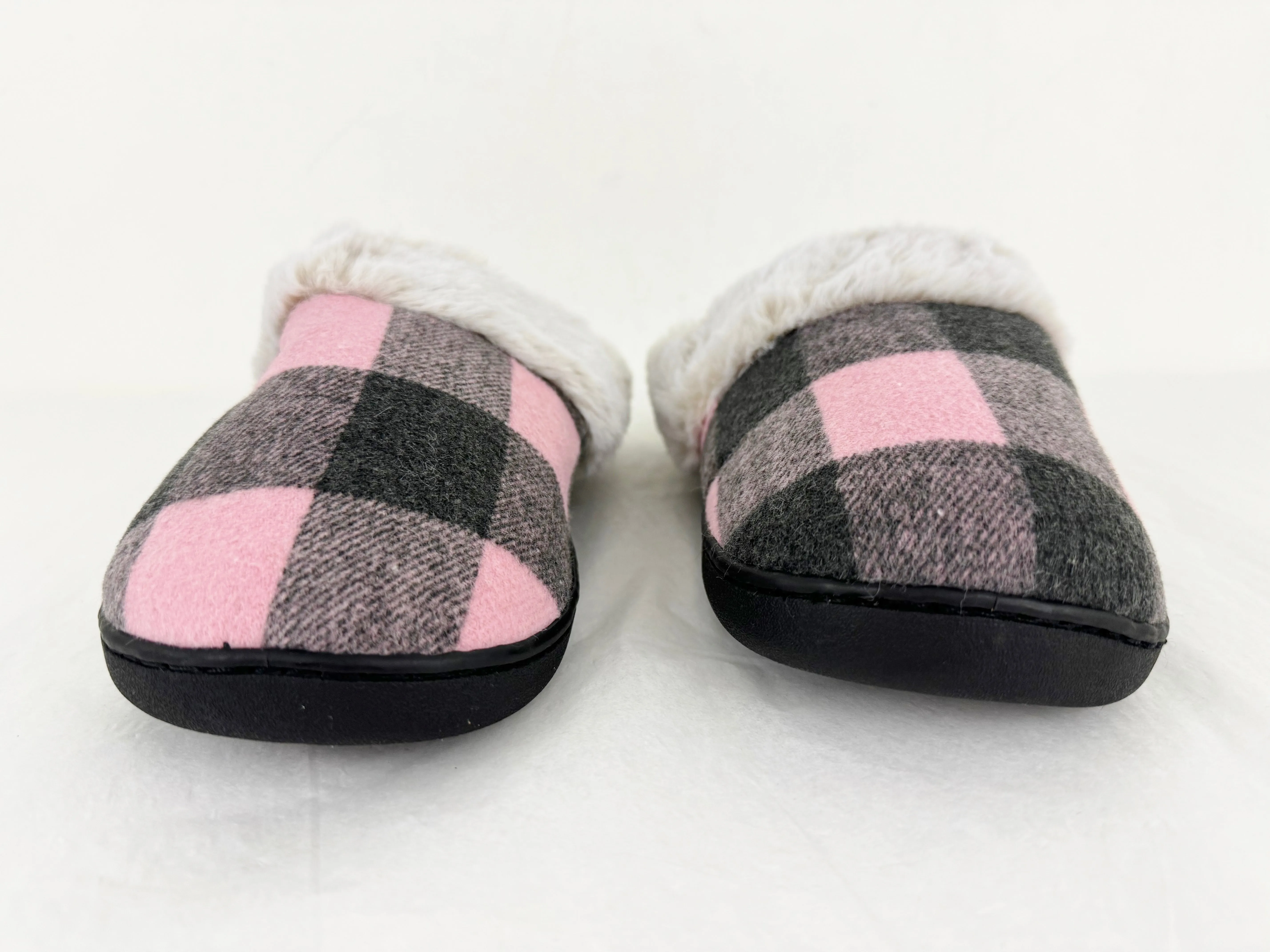 NEW Newdenber Slippers Size 9