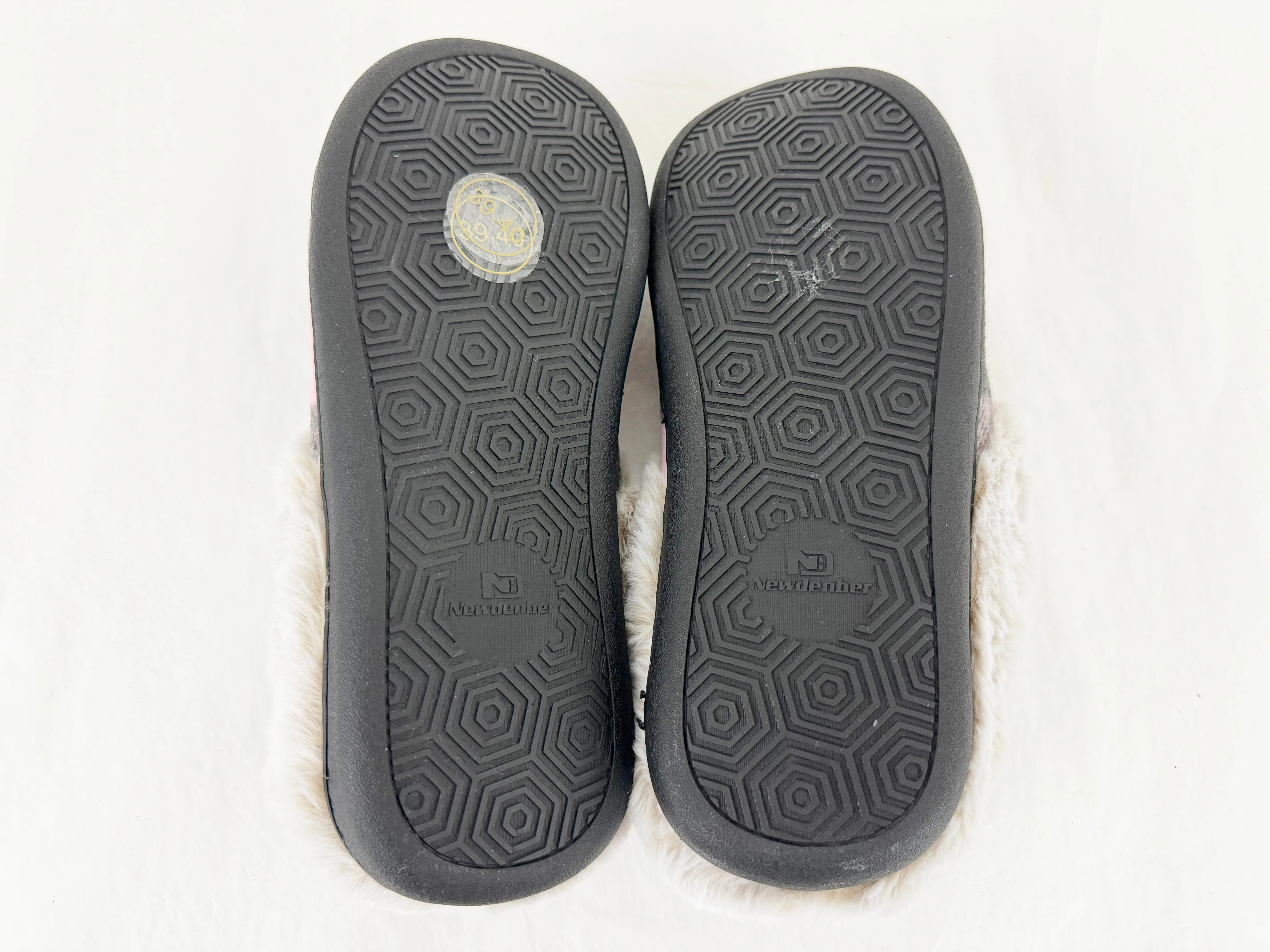 NEW Newdenber Slippers Size 9