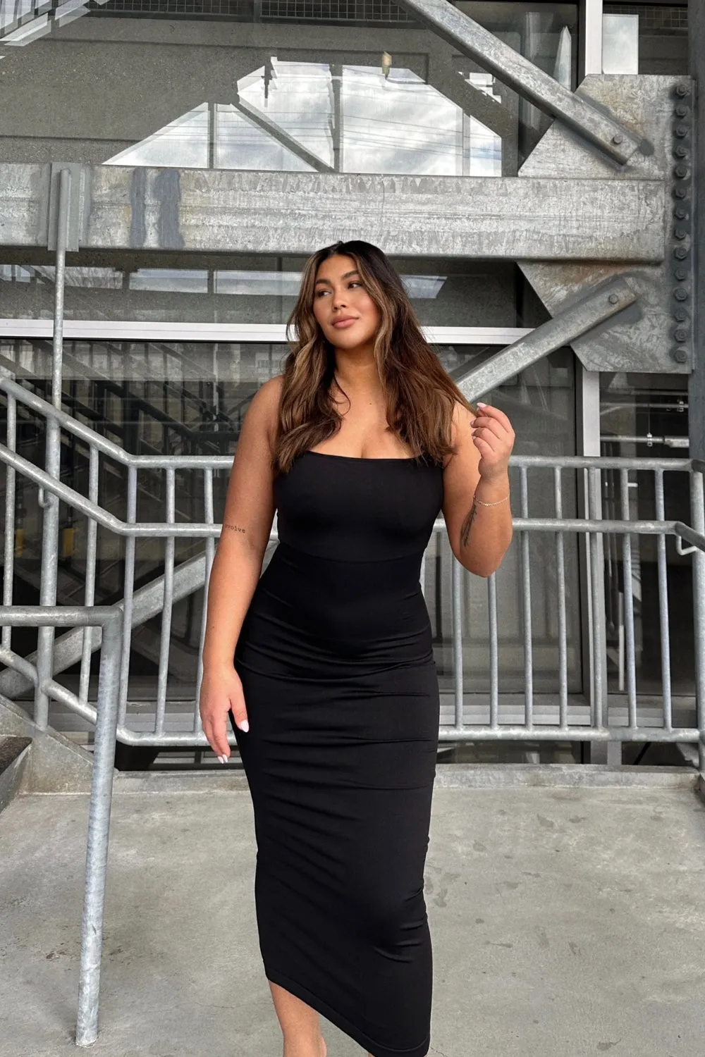 Sculpt Contour Midi Dress - Black