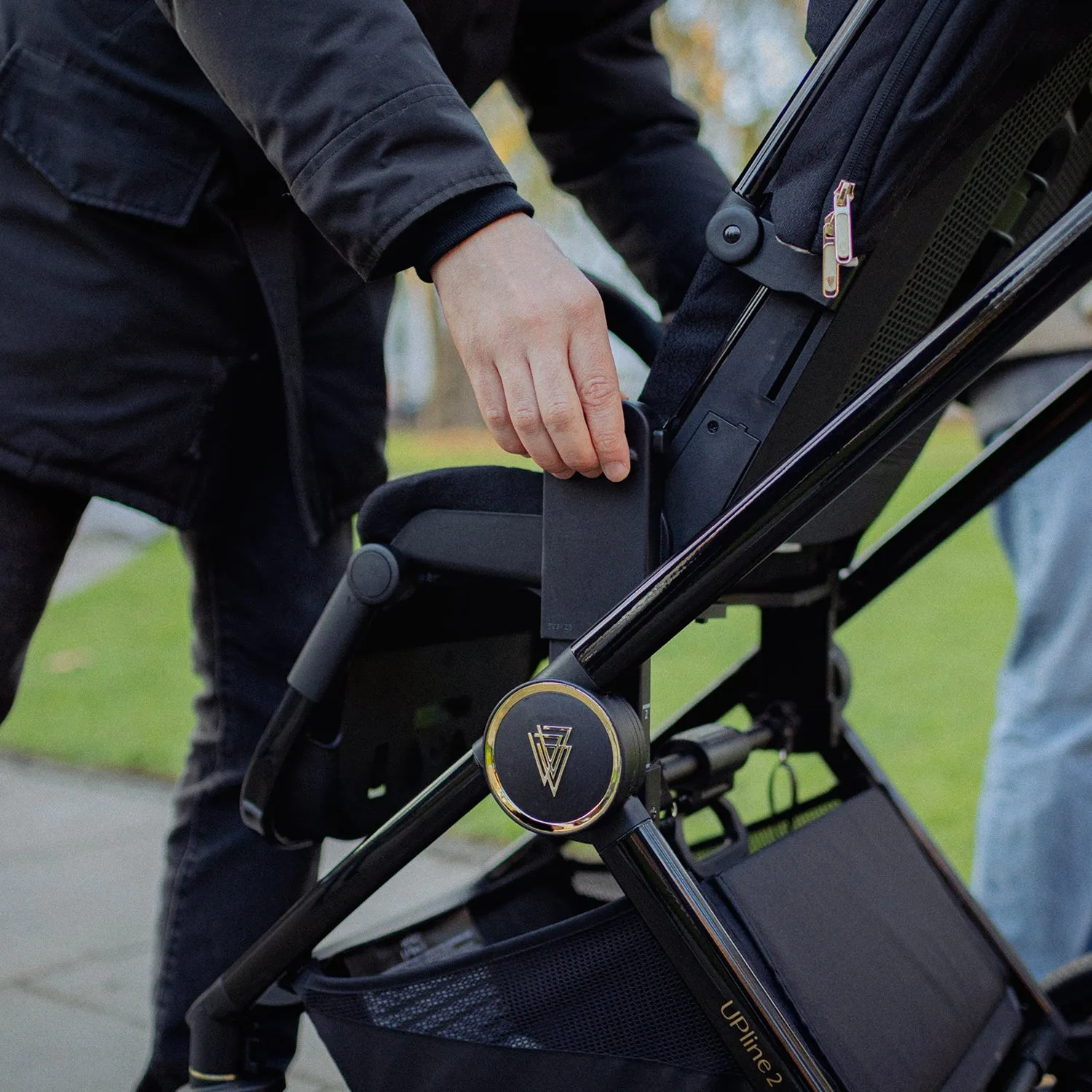 Venicci Upline 2 Travel System with Accessories, Tiago Car Seat & ISOFIX Base - All Black